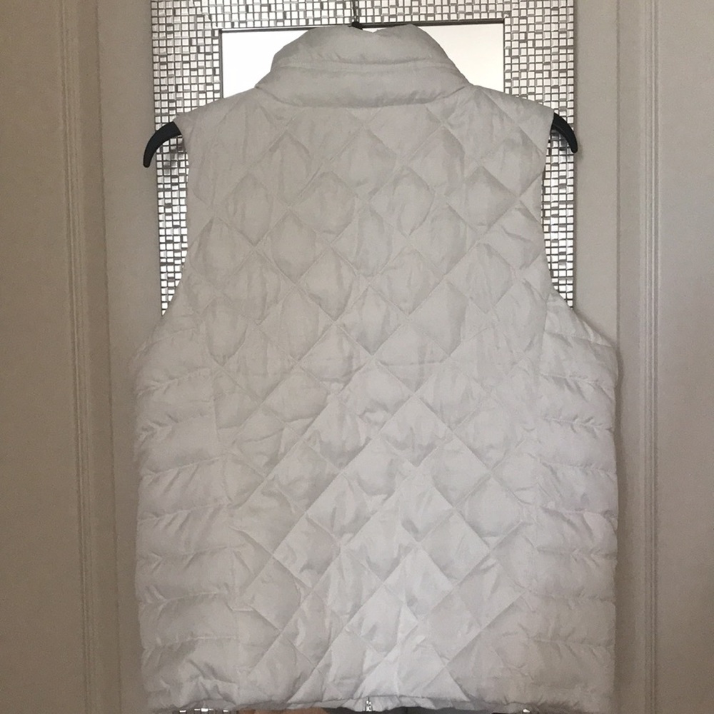 SO fuzzy lined white vest xl - Picture 3 of 3